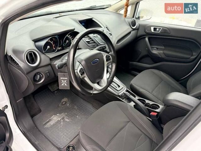 Білий Форд Фієста, об'ємом двигуна 1.6 л та пробігом 71 тис. км за 10200 $, фото 5 на Automoto.ua