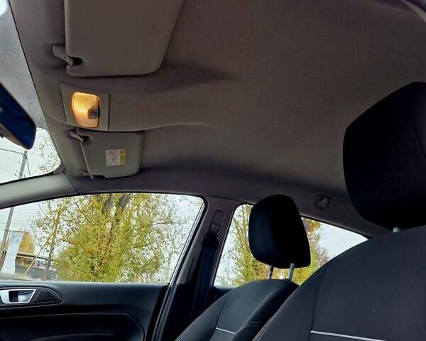 Белый Форд Фиеста, объемом двигателя 1 л и пробегом 182 тыс. км за 7500 $, фото 4 на Automoto.ua