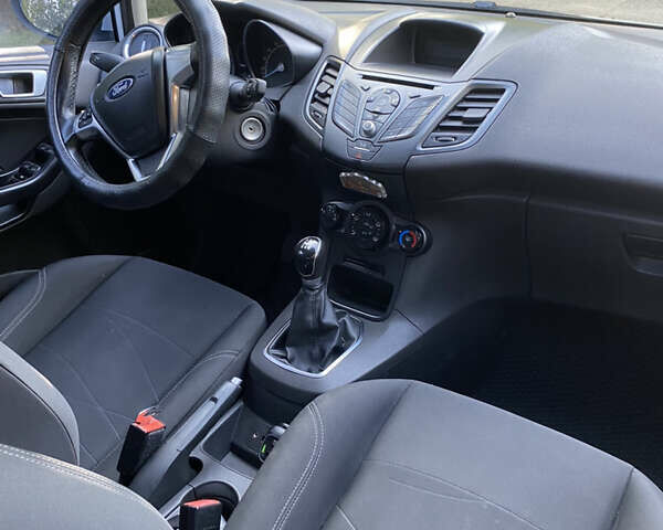 Белый Форд Фиеста, объемом двигателя 1 л и пробегом 113 тыс. км за 6700 $, фото 1 на Automoto.ua