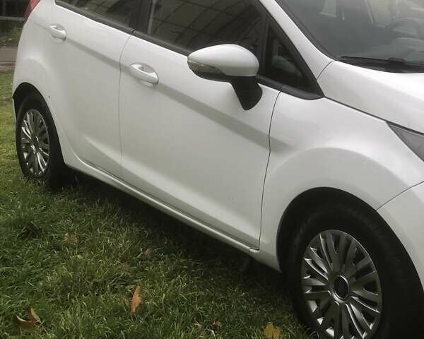 Форд Фієста 2015 у Києві на Automoto.ua Білий Форд Фієста, об'ємом двигуна 1 л та пробігом 165 тис. км за 6500 $, фото 4 на Automoto.ua