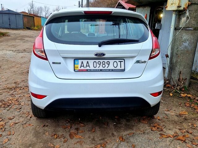 Белый Форд Фиеста, объемом двигателя 1 л и пробегом 130 тыс. км за 7500 $, фото 5 на Automoto.ua