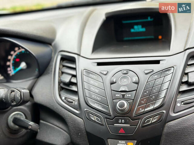 Белый Форд Фиеста, объемом двигателя 1.6 л и пробегом 280 тыс. км за 5800 $, фото 10 на Automoto.ua