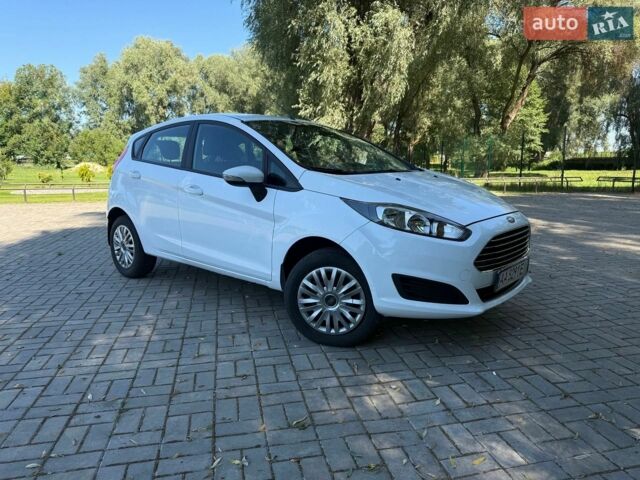 Белый Форд Фиеста, объемом двигателя 1 л и пробегом 151 тыс. км за 5800 $, фото 4 на Automoto.ua