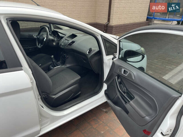 Білий Форд Фієста, об'ємом двигуна 1 л та пробігом 115 тис. км за 5700 $, фото 16 на Automoto.ua