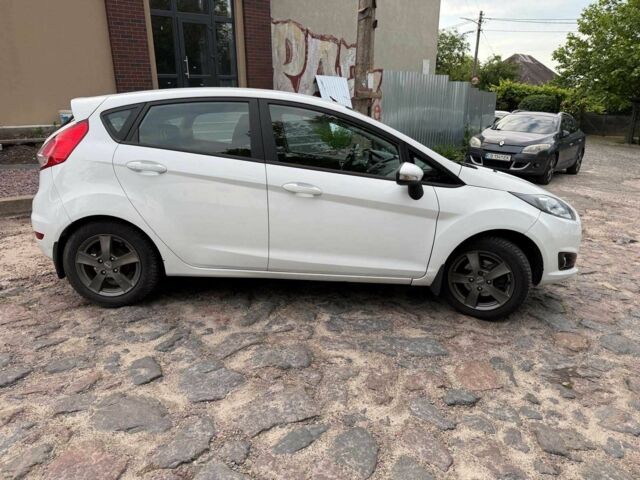 Білий Форд Фієста, об'ємом двигуна 1 л та пробігом 155 тис. км за 5990 $, фото 4 на Automoto.ua