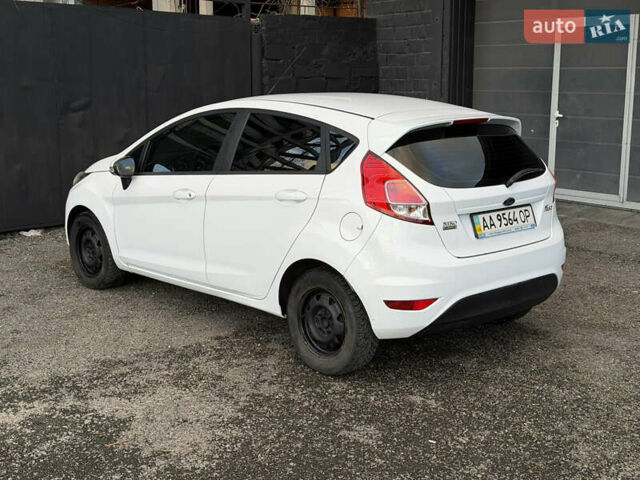 Белый Форд Фиеста, объемом двигателя 1 л и пробегом 134 тыс. км за 5300 $, фото 3 на Automoto.ua