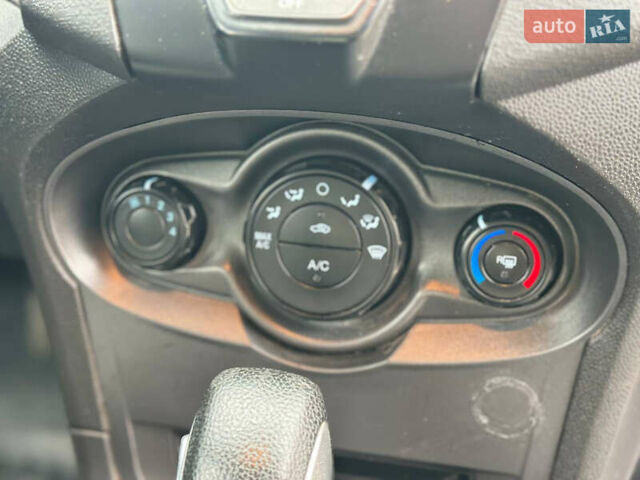 Белый Форд Фиеста, объемом двигателя 1.6 л и пробегом 280 тыс. км за 5800 $, фото 12 на Automoto.ua