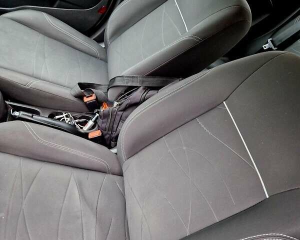 Белый Форд Фиеста, объемом двигателя 1 л и пробегом 182 тыс. км за 7500 $, фото 1 на Automoto.ua