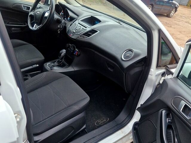 Белый Форд Фиеста, объемом двигателя 1 л и пробегом 130 тыс. км за 7500 $, фото 11 на Automoto.ua