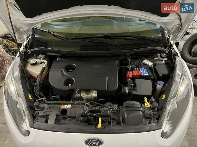 Белый Форд Фиеста, объемом двигателя 1.5 л и пробегом 138 тыс. км за 8500 $, фото 16 на Automoto.ua