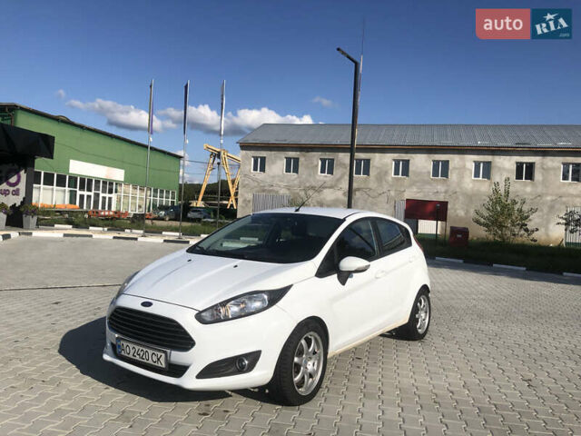 Белый Форд Фиеста, объемом двигателя 1 л и пробегом 180 тыс. км за 6999 $, фото 4 на Automoto.ua