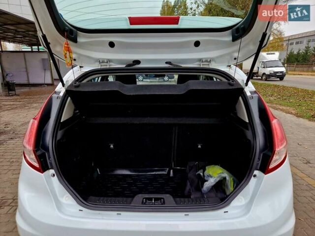 Белый Форд Фиеста, объемом двигателя 1 л и пробегом 182 тыс. км за 7500 $, фото 10 на Automoto.ua