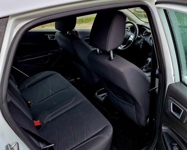 Белый Форд Фиеста, объемом двигателя 1 л и пробегом 130 тыс. км за 7000 $, фото 11 на Automoto.ua