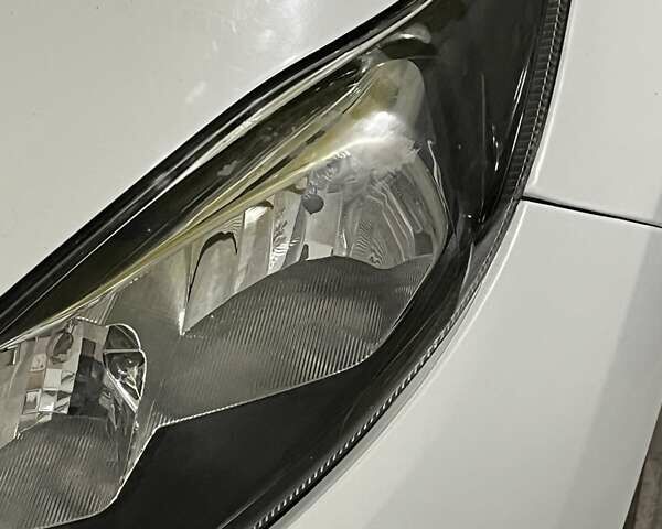 Белый Форд Фиеста, объемом двигателя 1.5 л и пробегом 138 тыс. км за 8500 $, фото 30 на Automoto.ua