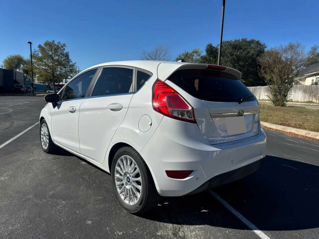 Белый Форд Фиеста, объемом двигателя 1.6 л и пробегом 71 тыс. км за 4100 $, фото 6 на Automoto.ua