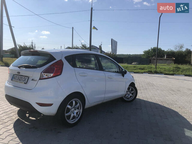 Белый Форд Фиеста, объемом двигателя 1 л и пробегом 180 тыс. км за 6999 $, фото 6 на Automoto.ua