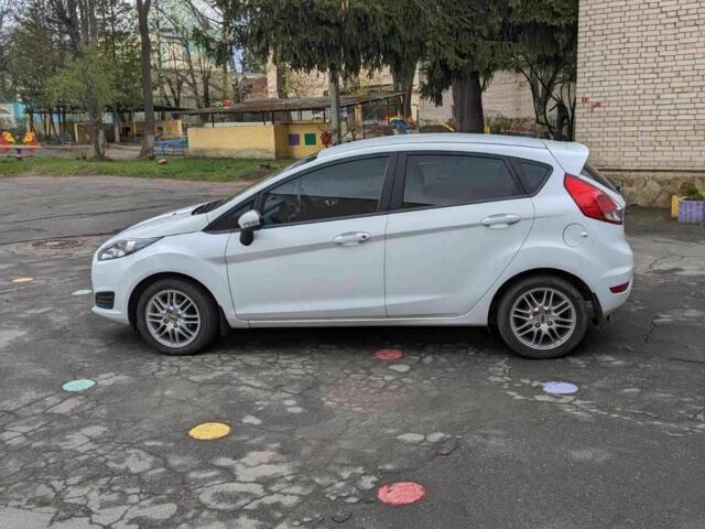 Белый Форд Фиеста, объемом двигателя 0 л и пробегом 133 тыс. км за 6000 $, фото 2 на Automoto.ua
