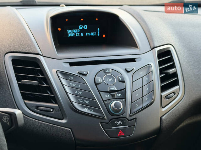 Белый Форд Фиеста, объемом двигателя 1 л и пробегом 134 тыс. км за 5300 $, фото 15 на Automoto.ua