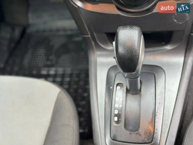 Белый Форд Фиеста, объемом двигателя 1.6 л и пробегом 280 тыс. км за 5800 $, фото 11 на Automoto.ua