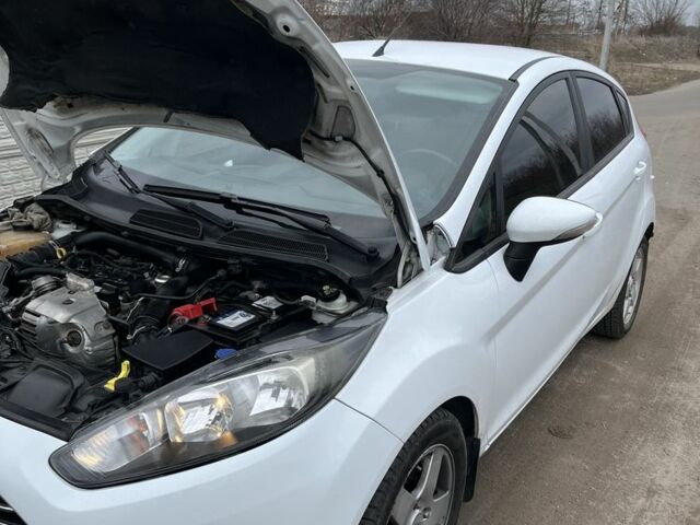 Белый Форд Фиеста, объемом двигателя 1 л и пробегом 160 тыс. км за 6900 $, фото 6 на Automoto.ua