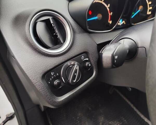 Білий Форд Фієста, об'ємом двигуна 1 л та пробігом 170 тис. км за 6300 $, фото 20 на Automoto.ua