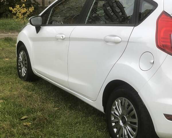 Форд Фієста 2015 у Києві на Automoto.ua Білий Форд Фієста, об'ємом двигуна 1 л та пробігом 165 тис. км за 6500 $, фото 2 на Automoto.ua