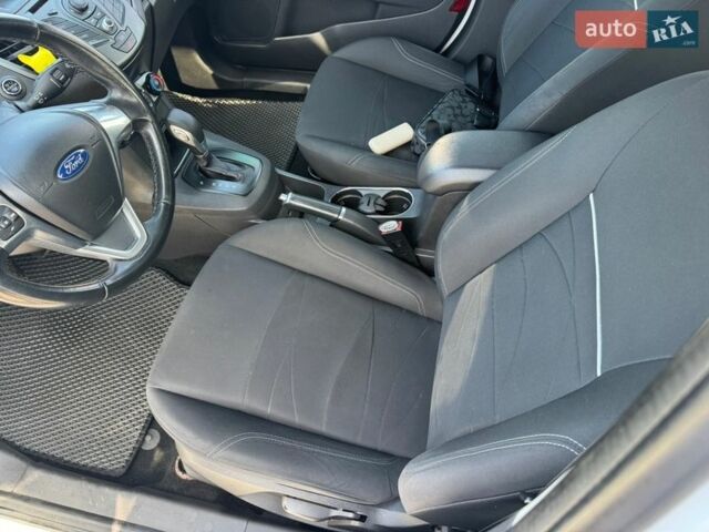 Белый Форд Фиеста, объемом двигателя 1 л и пробегом 160 тыс. км за 7200 $, фото 8 на Automoto.ua