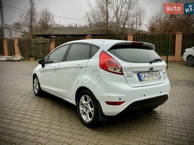 Белый Форд Фиеста, объемом двигателя 1 л и пробегом 96 тыс. км за 8900 $, фото 6 на Automoto.ua