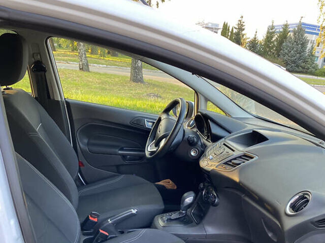 Белый Форд Фиеста, объемом двигателя 1 л и пробегом 88 тыс. км за 7800 $, фото 5 на Automoto.ua