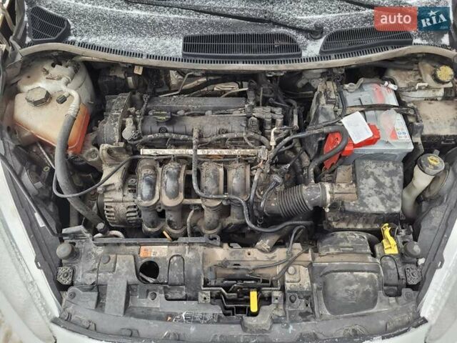 Білий Форд Фієста, об'ємом двигуна 1.6 л та пробігом 71 тис. км за 10200 $, фото 11 на Automoto.ua