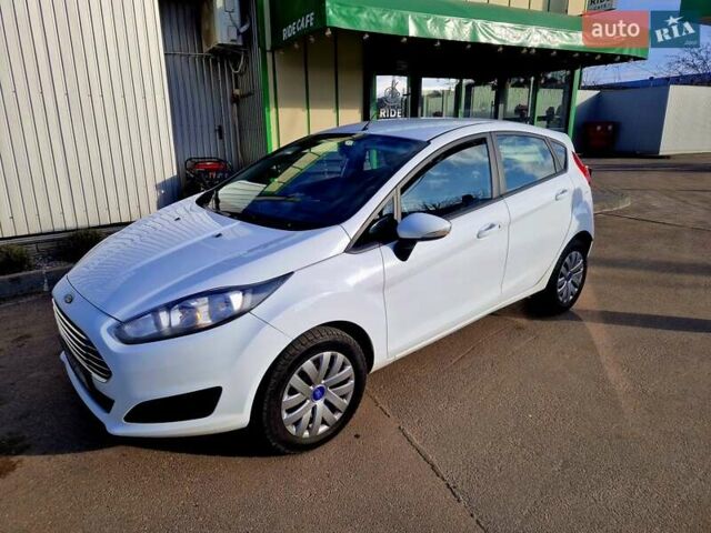 Белый Форд Фиеста, объемом двигателя 1 л и пробегом 130 тыс. км за 7000 $, фото 3 на Automoto.ua