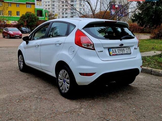 Белый Форд Фиеста, объемом двигателя 1 л и пробегом 182 тыс. км за 7500 $, фото 12 на Automoto.ua