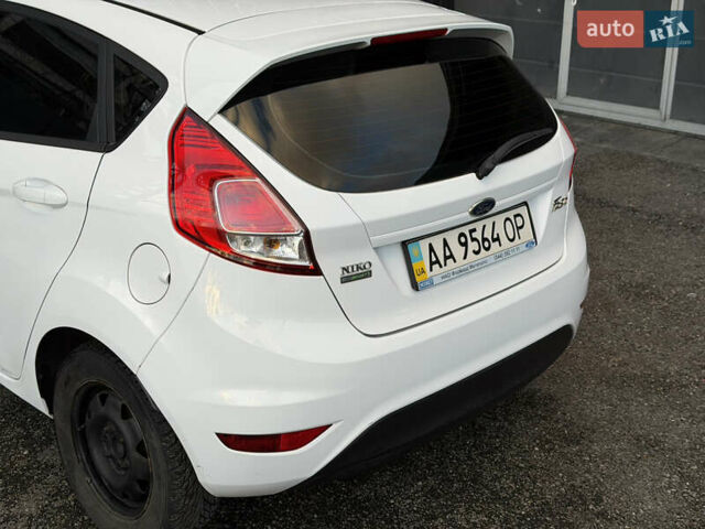 Белый Форд Фиеста, объемом двигателя 1 л и пробегом 134 тыс. км за 5300 $, фото 6 на Automoto.ua