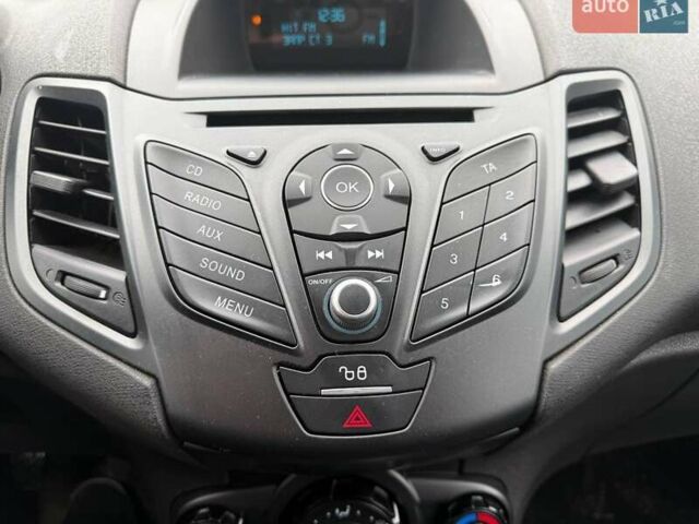 Белый Форд Фиеста, объемом двигателя 1 л и пробегом 86 тыс. км за 7490 $, фото 25 на Automoto.ua