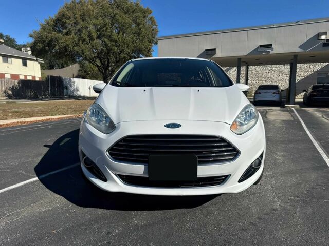 Белый Форд Фиеста, объемом двигателя 1.6 л и пробегом 71 тыс. км за 4100 $, фото 1 на Automoto.ua