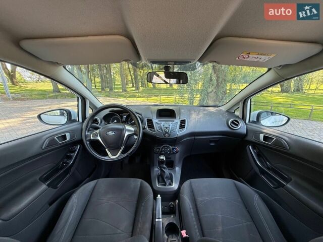 Белый Форд Фиеста, объемом двигателя 1 л и пробегом 151 тыс. км за 5800 $, фото 12 на Automoto.ua