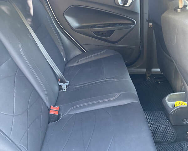 Белый Форд Фиеста, объемом двигателя 1 л и пробегом 113 тыс. км за 6700 $, фото 2 на Automoto.ua