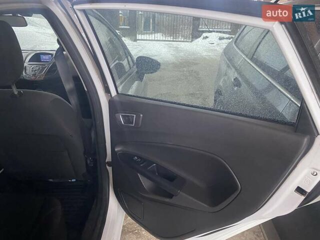 Белый Форд Фиеста, объемом двигателя 1 л и пробегом 160 тыс. км за 7300 $, фото 8 на Automoto.ua