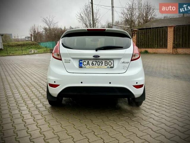 Белый Форд Фиеста, объемом двигателя 1 л и пробегом 96 тыс. км за 8900 $, фото 5 на Automoto.ua