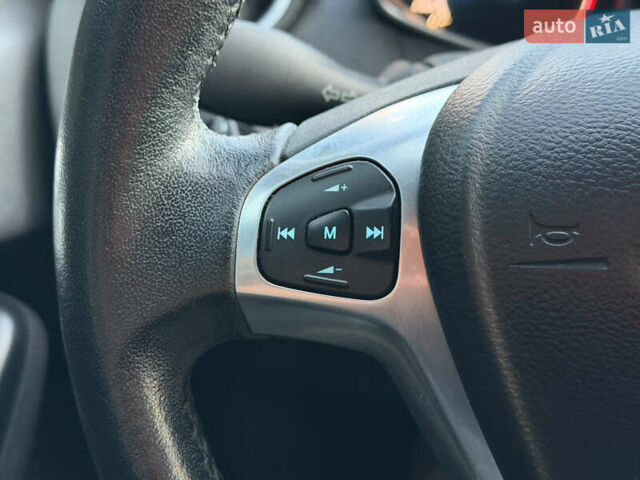 Белый Форд Фиеста, объемом двигателя 1 л и пробегом 134 тыс. км за 5300 $, фото 20 на Automoto.ua