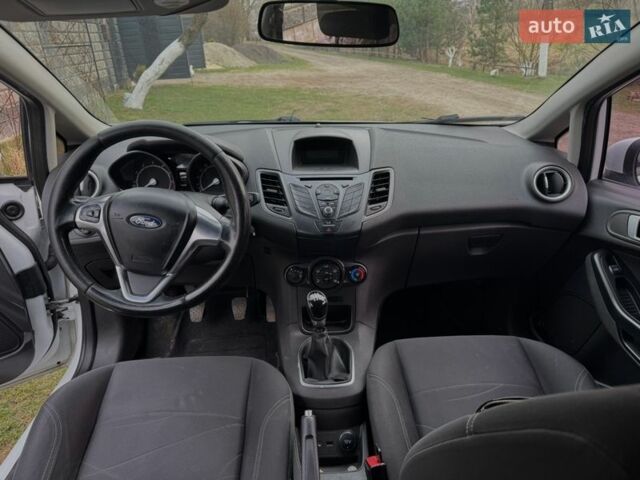 Белый Форд Фиеста, объемом двигателя 1 л и пробегом 146 тыс. км за 6350 $, фото 6 на Automoto.ua