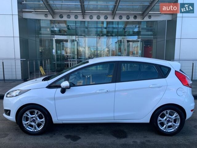 Білий Форд Фієста, об'ємом двигуна 1 л та пробігом 57 тис. км за 9887 $, фото 3 на Automoto.ua