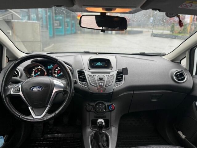 Белый Форд Фиеста, объемом двигателя 1 л и пробегом 83 тыс. км за 6499 $, фото 3 на Automoto.ua