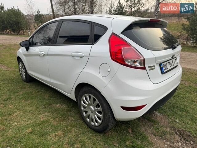 Белый Форд Фиеста, объемом двигателя 1 л и пробегом 146 тыс. км за 6350 $, фото 3 на Automoto.ua
