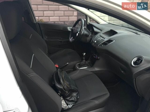 Белый Форд Фиеста, объемом двигателя 1 л и пробегом 146 тыс. км за 6350 $, фото 12 на Automoto.ua