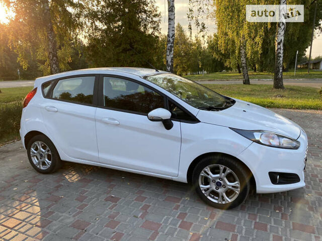 Білий Форд Фієста, об'ємом двигуна 1 л та пробігом 88 тис. км за 6800 $, фото 1 на Automoto.ua