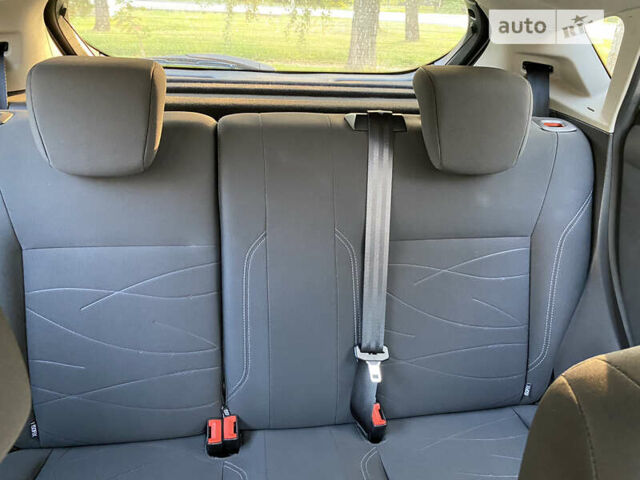 Белый Форд Фиеста, объемом двигателя 1 л и пробегом 88 тыс. км за 7800 $, фото 7 на Automoto.ua