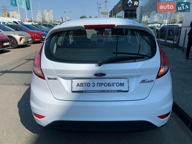 Білий Форд Фієста, об'ємом двигуна 1 л та пробігом 81 тис. км за 8549 $, фото 6 на Automoto.ua