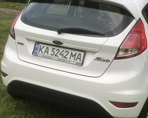 Форд Фієста 2015 у Києві на Automoto.ua Білий Форд Фієста, об'ємом двигуна 1 л та пробігом 165 тис. км за 6500 $, фото 1 на Automoto.ua