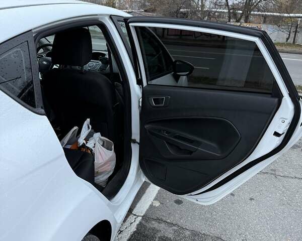 Белый Форд Фиеста, объемом двигателя 1.5 л и пробегом 138 тыс. км за 8500 $, фото 8 на Automoto.ua